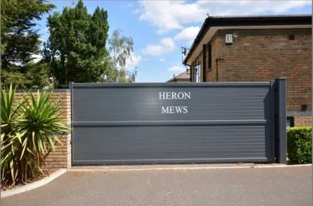 Modern and cozy 2-guest flat with gated parking Отели в г. Хамптон Уик