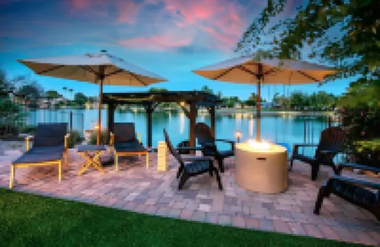 Lake Front Paradise, Pool and Hot Tub-Bubbly