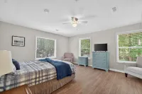 Game Room, Quiet Cove & Dock!  Lakefront! Sleeps 16