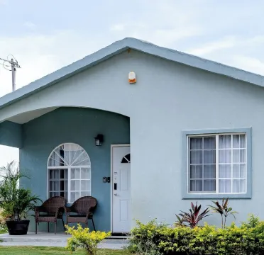 Timeless 2BD&2BTH Gated Community @ Discovery Bay Hotels in Discovery Bay