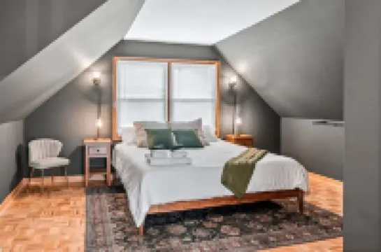 Spacious Mountain Cabin for 8