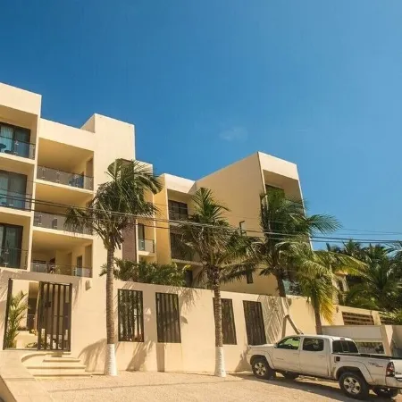 Create Unforgettable Memories in Your Beachfront Escape with Stunning Views!