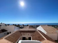 Apartment in Nerja with Sea Views & Pool - شقق