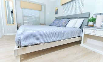1Br/1ba, A Minutes Walk from the Beach!