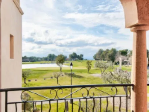 Apartment in Mallemort with Heated Wave Pool Hotels in Mallemort