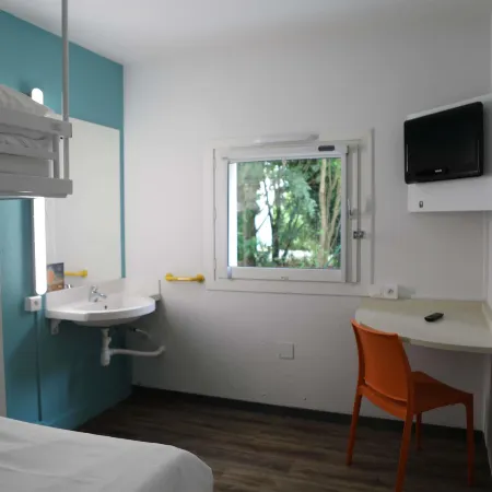Hotelf1 Orange Centre Echangeur A7 A9