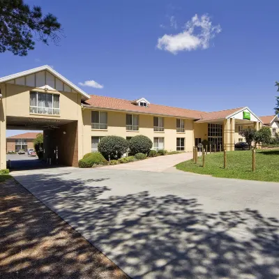 Ibis Styles Canberra Hotels near Gandel Hall