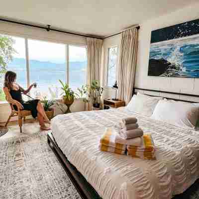 Private Lakefront Beach House off Naramata Bench Rooms