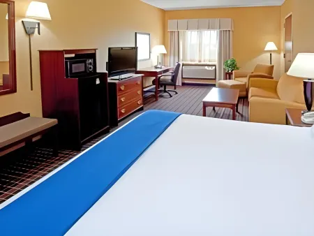 Holiday Inn Express Stony Brook-Long Island Отели рядом с достопримечательностью «Поквотт Бич Фронт»