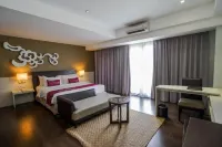 Soll Marina Hotel & Conference Center Bangka - Pools