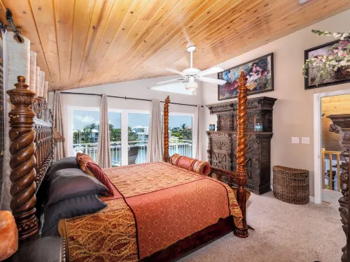 Sleeps 10 - Private house with 110’ of Deep Water Dockage, Pool, Hot Tub & more!