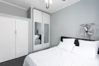 Modern Apt Near Best Malls Restaurants &Stores Hotels in 