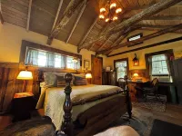 Loblolly Cottage - Enchanting Retreat set among towering pines.