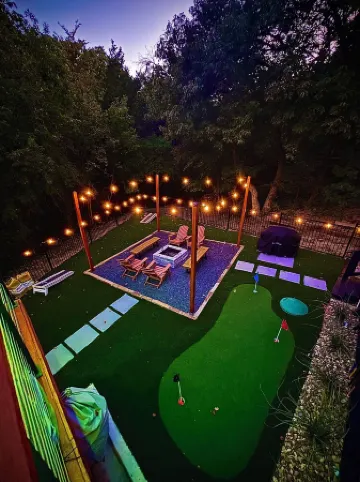 Beautiful Cabin with a ton of amenities! 5 minute walk to the lake!