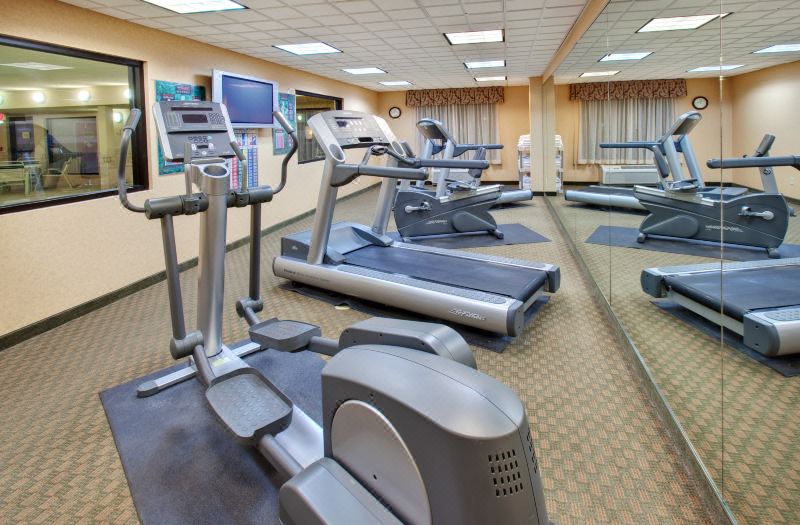 Holiday Inn Express & Suites Bismarck by IHG photo 3