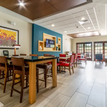Holiday Inn Express & Suites HEARNE by IHG
