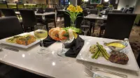 Holiday Inn & Suites TUPELO NORTH by IHG - breakfast