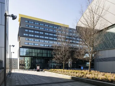 Pullman Liverpool Отели рядом с достопримечательностью «Центральная библиотека Биркенхед»