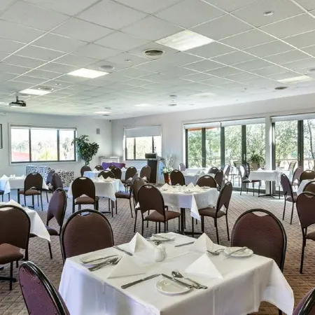 Blazing Stump Motel & Suites