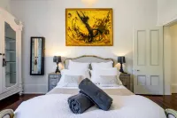 Luxury Colonial Terrace House in the Rocks