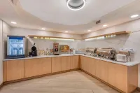 Comfort Inn & Suites Ormond Beach Oceanfront - Breakfast