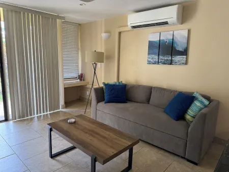 Calming North Shore Oahu Getaway - Kahuku Отели рядом с достопримечательностью «Turtle Beach»