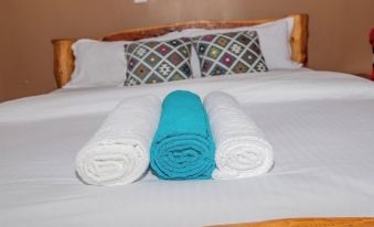 Lux Suites Enkarsis Bungalow Kisaju