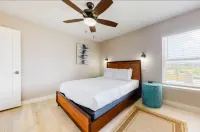 Modern Waterfront Escape with a Deck & BBQ Grill Hotels in Laguna Vista