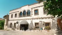 Grand Elite Cave Suites Отели в г. 