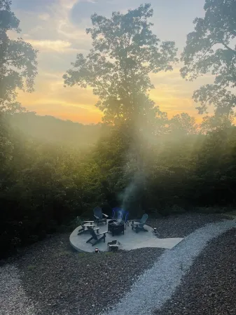 Back 40 ENTRANCE in backyard! 15 minutes to entertainment.