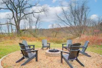 Walk to Lake: Pet-friendly Cottage in Jamestown! - Country Houses