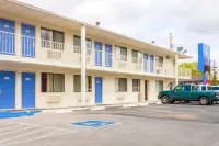 Motel 6 Klamath Falls, or Hotels in Altamont