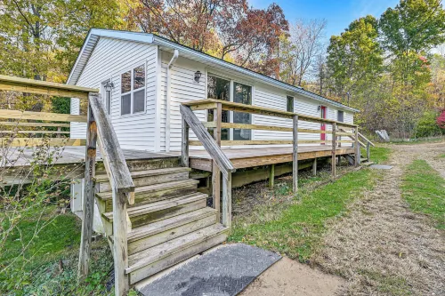 Dirt Road Digs - Quiet Home in Lakeville! - 3-Star