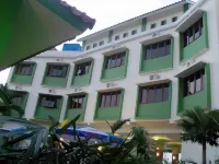 Front One HK Resort Simpang Lima Semarang Hotels in 