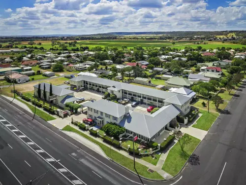 Coachmans Inn Warwick Hotels in Warwick