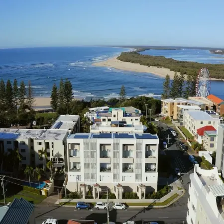 Luxury 5-floor Unit with Ocean Views near Beach