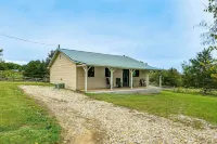 Dog-friendly Cabin w/ Yard Near Auxvasse Creek! - 2 stjerner
