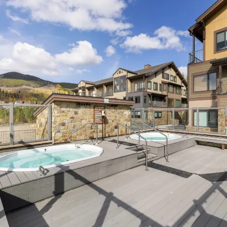 2795 Slopeside 1 Bedroom Condo