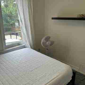 Charming Private Room with a Queen Size Bed in Enchanting Toronto Home. Rooms