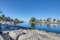 Phoenix Nest South Haven Condo River View! - parking