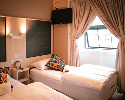 Gardiner House Hostel Hotels near Jameson Distillery Bow St.