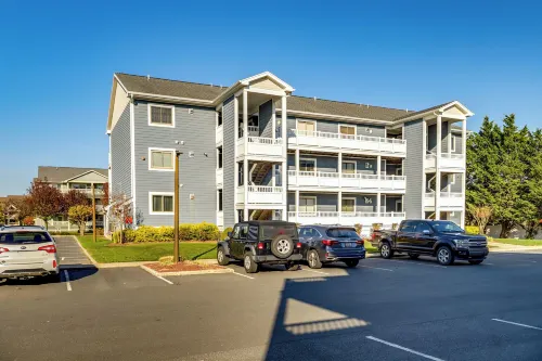 1/2 Mi to Ocean City Beach! Poolside Retreat -  Ferienwohnungen