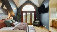 Skate Bowl, Climbing Wall, Arcade Breckenridge Adventure Chalet by Avantstay - Country Houses