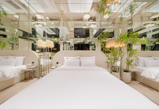 신촌 호텔 가을 이미지