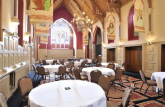 寺廟門酒店 恩尼斯酒店