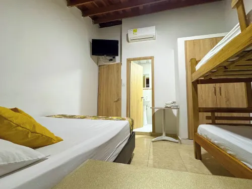 Mucho lo Bueno - Hostel House Hotels in Gaira