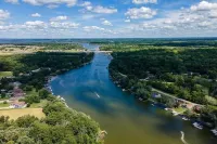 Boat Dock & Backyard: 'Rock River Retreat' - 3-Star