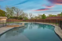 Gorgeous 4BR Home With Huge Yard, Pool