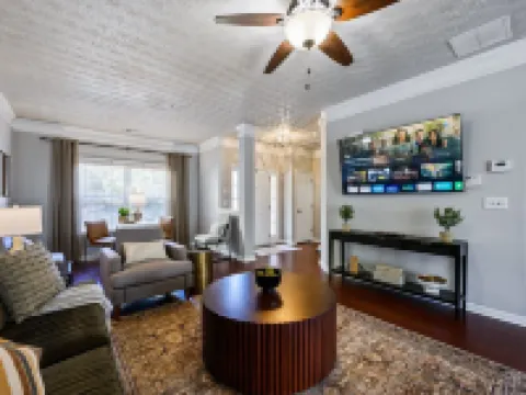 1431 Bay Overlook Dr, Woodstock Hotels in Woodstock