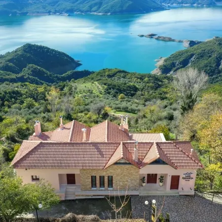 Lake Kremasta Hotel